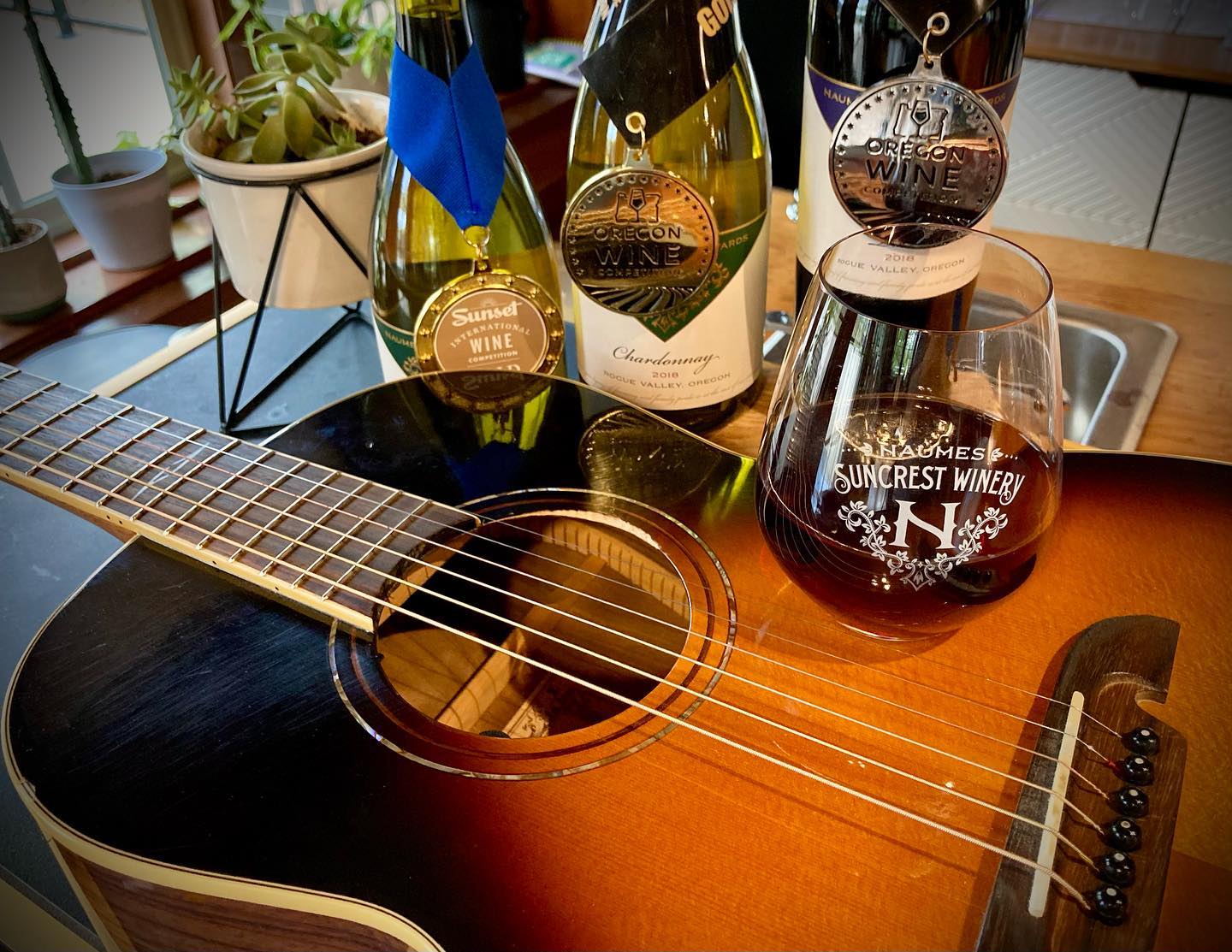 Rogue Valley Wine Country loves live music!